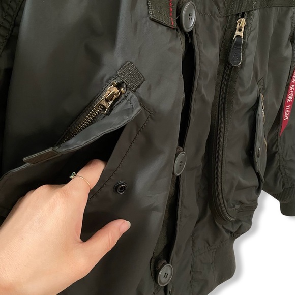 Men’s ALPHA INDUSTRIES Jacket - Picture 4 of 16